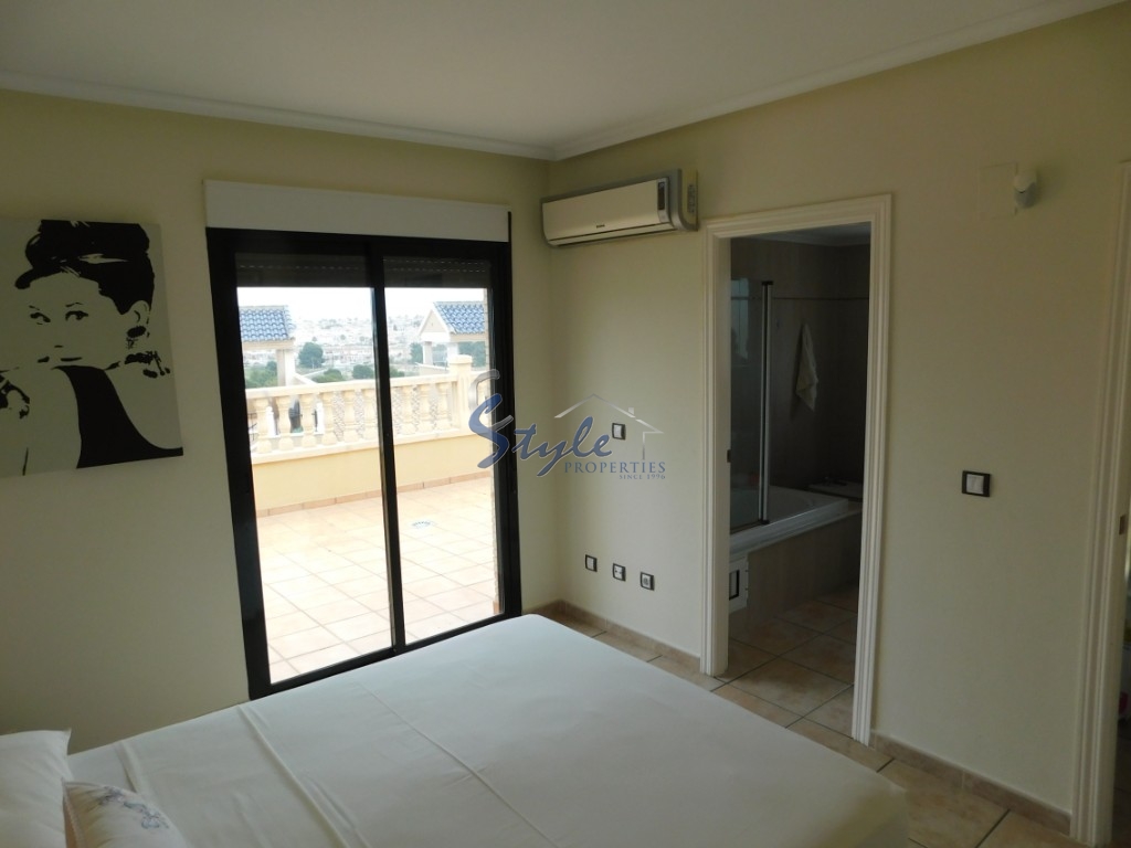 Resale - Villa - Villamartin