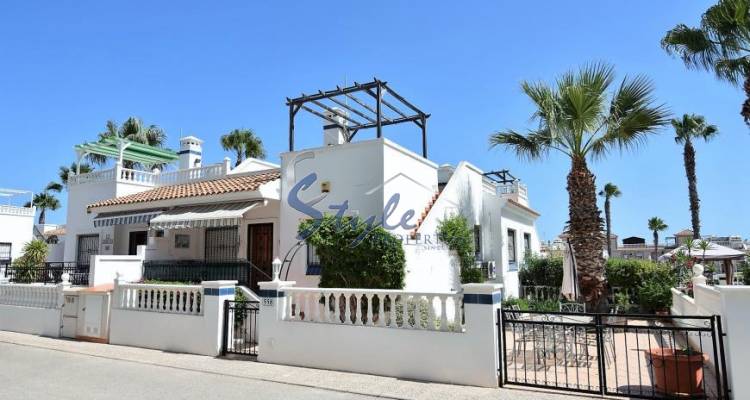 Comprar bungalow con piscina y jardin en Playa Flamenca, Orihuela Costa. ID: 4549