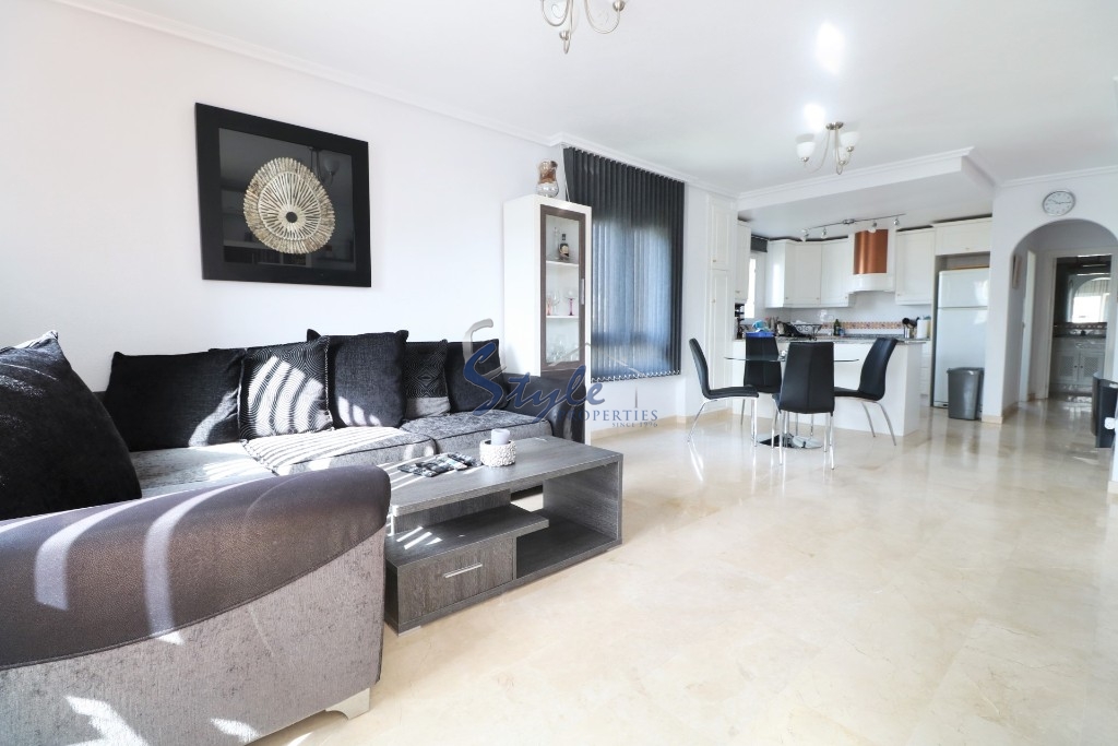 Comprar apartamento ático frente al campo de golf en Villamartín golf, Costa Blanca. ID 4558