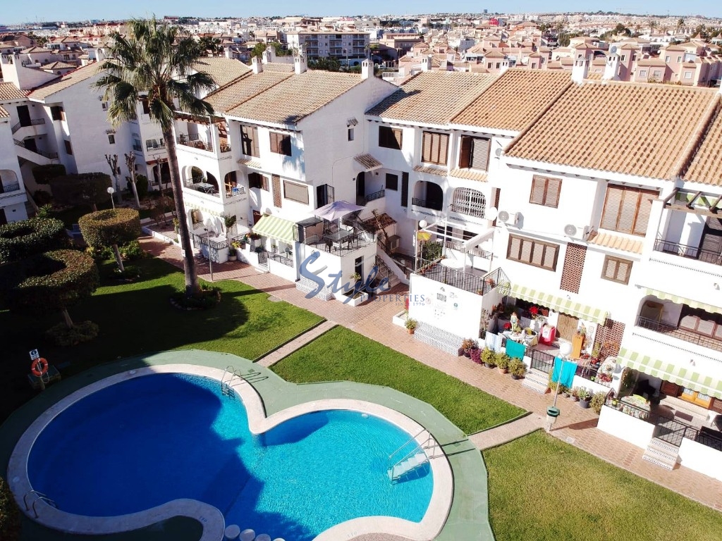 Comprar apartamento con piscina y cerca del mar en Playa Flamenca, Orihuela Costa. ID: 4559