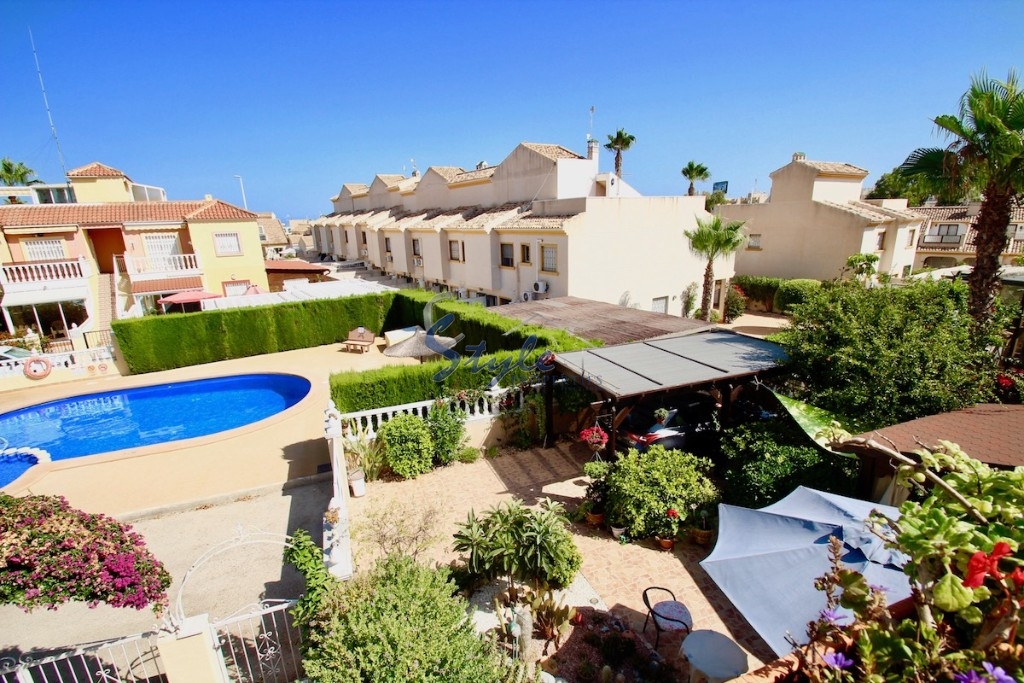 Buy townhouse with large private garden area in Costa Blanca close to sea in La Zenia. ID: 4561