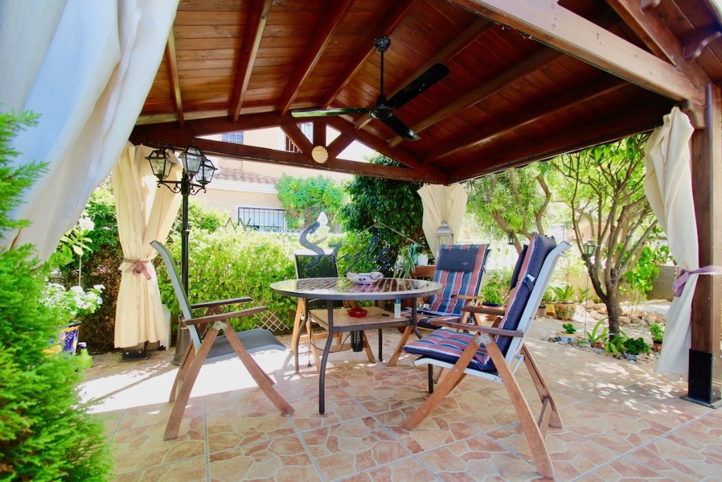 Buy townhouse with large private garden area in Costa Blanca close to sea in La Zenia. ID: 4561