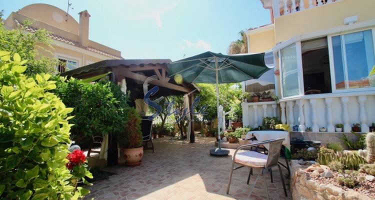Buy townhouse with large private garden area in Costa Blanca close to sea in La Zenia. ID: 4561