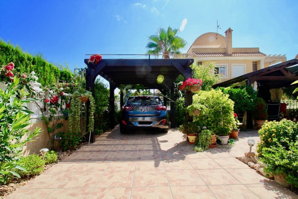 Buy townhouse with large private garden area in Costa Blanca close to sea in La Zenia. ID: 4561