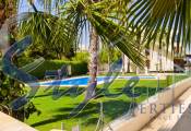 Buy independent chalet with garden, close to las ramblas golf course, area CC La Fuente in Villamartín Orihuela Costa. id 4562