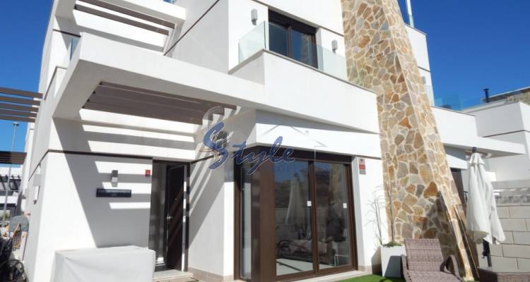 Buy semidetached chalet with private pool and garden in Costa Blanca close to golf in Villamartin. ID: 4571