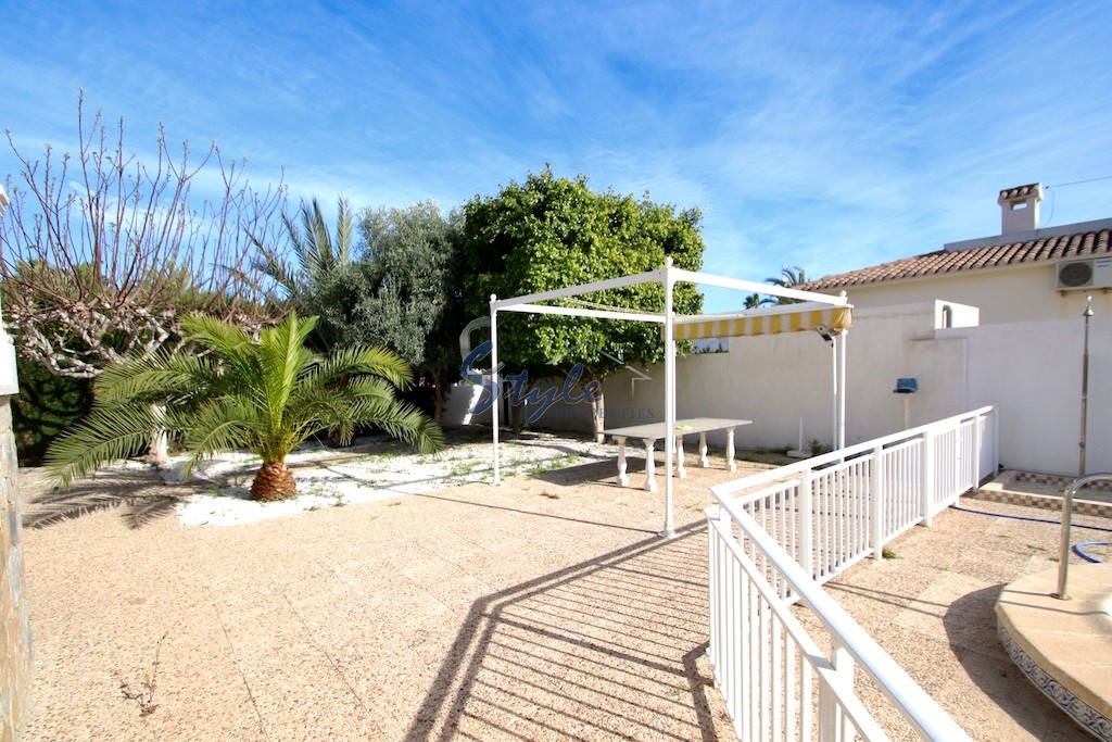 Resale - Villa - Cabo Roig