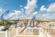 Comprar villa con piscina y jardín privado en venta en La Florida de Orihuela Costa. ID 4591