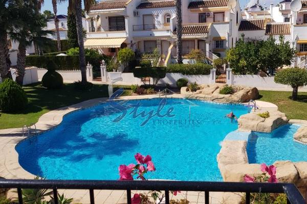 Buy top floor bungalow in Los Dolses, near the golf course in Villamartin, Costa Blanca. ID 4595