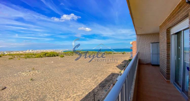 Buy apartment on the seafront in Punta Prima. ID 4602