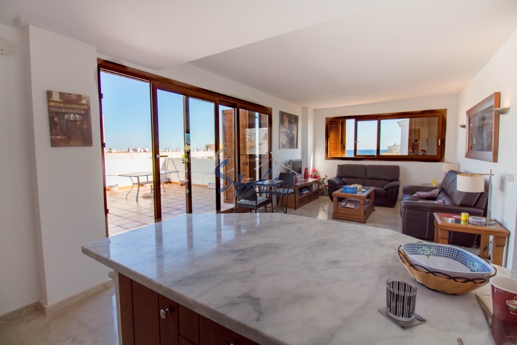 Buy apartment on the seafront in Punta Prima. ID 4604