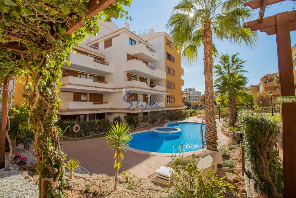 Buy apartment on the seafront in Punta Prima. ID 4604