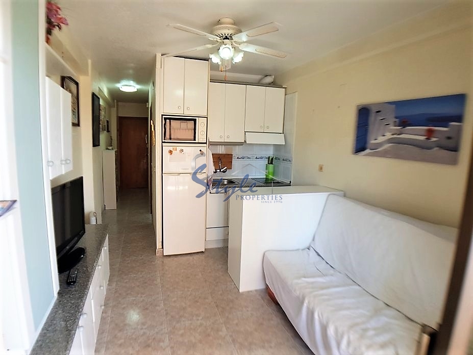 Comprar apartamento con vistas al mar en venta en 1ª línea de la playa en La Mata, Torrevieja. ID 4609