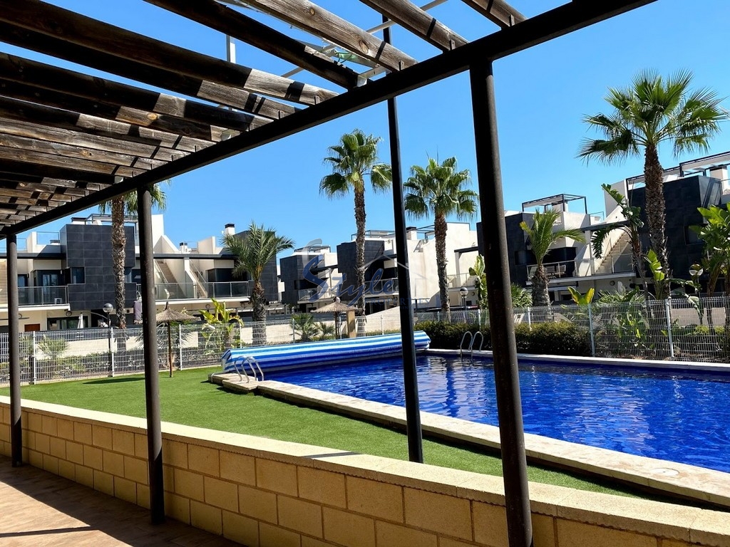 Comprar apartamento con piscina y cerca del mar en Playa Flamenca, Orihuela Costa. ID: 4615