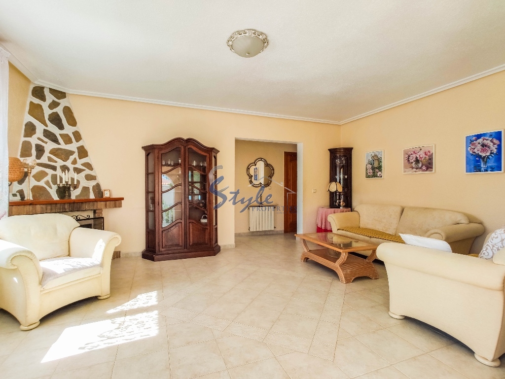 For sale house  with swimming pool in Los Balcones, close to the sea, Torrevieja, Alicante