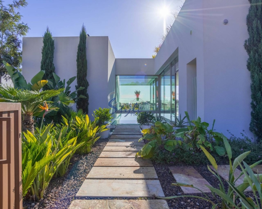 Luxury Villa for Sale in Las Colinas