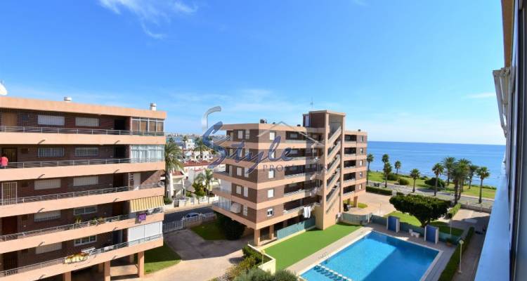 Buy apartment in Costa Blanca steps from the sea and beach in Torrevieja. ID: 4632