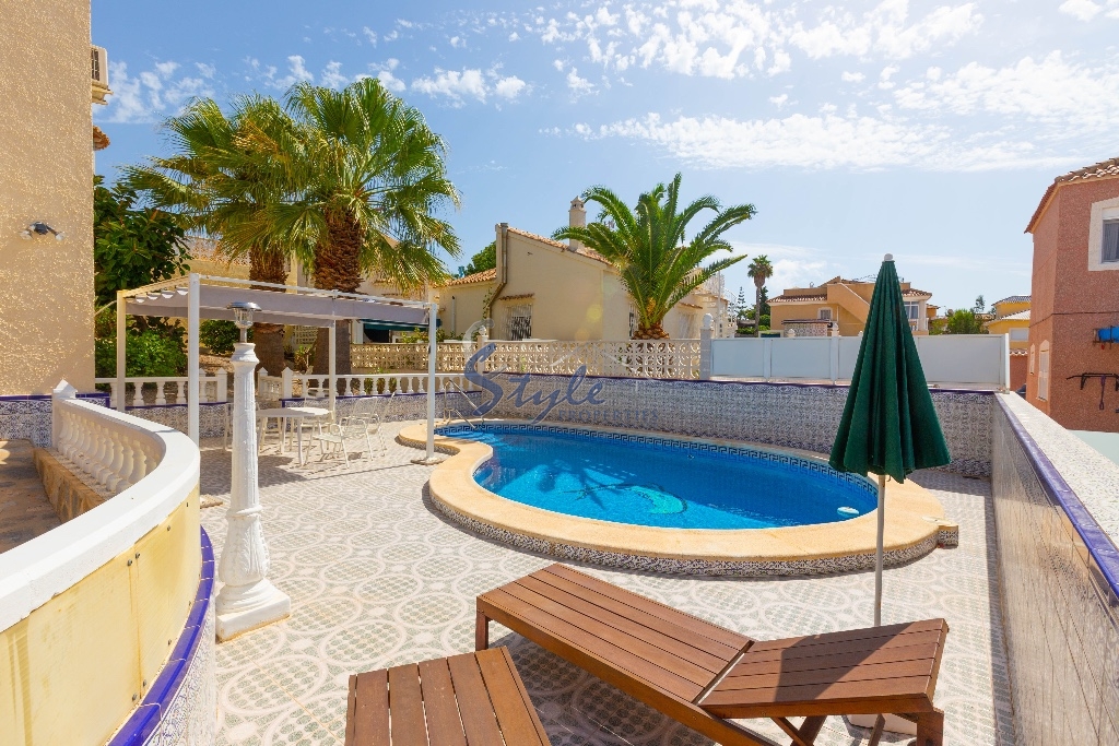 Resale - Villa - Villamartin