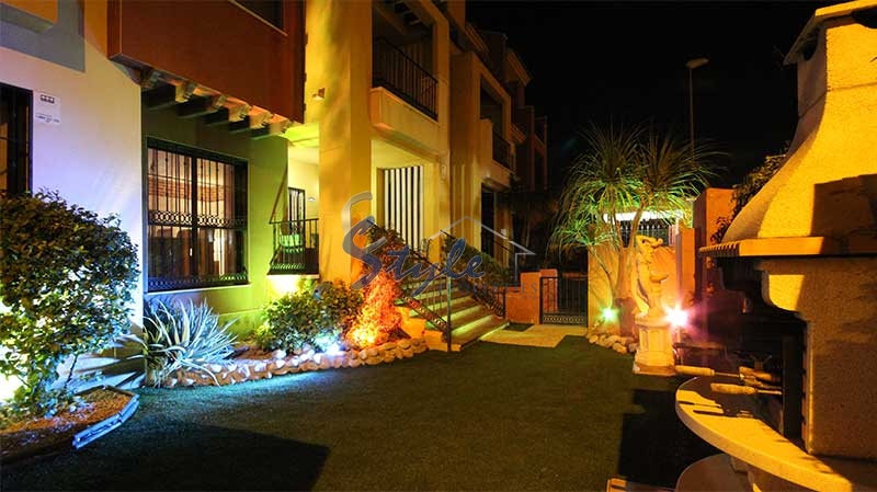 Comprar Apartamentos en Lomas de Cabo Roig, Orihuela Costa cerca del mar. ID 4640