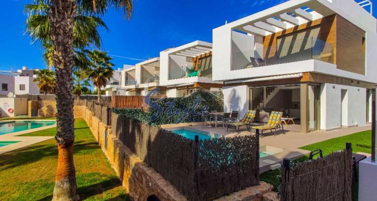 На продажу новый дом с бассейном в Вилламартин, Villamartin, Коста Бланка, Испания. ID 4506