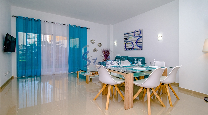 Купить двухэтажные апартаменты с бассейном  недалеко от моря на Плайя Фламенка, Ориуэла Коста. ID: 4650