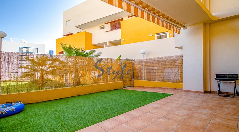 Comprar duplex con piscina y cerca del mar en Playa Flamenca, Orihuela Costa. ID: 4650