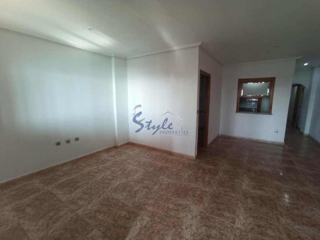 Buy apartment first line to the sea in Torrevieja, Costa Blanca. ID: 4654