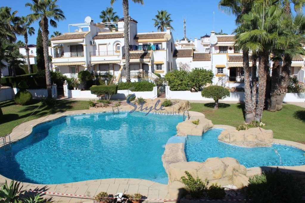 Buy ground floor apartment in Los Dolses, near the golf course in Villamartin, Costa Blanca. ID 4656