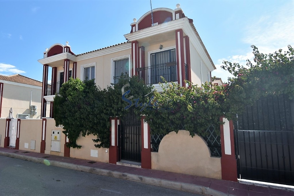 Comprar сhalet semi adosado en Montemar, Campoamor al lado del mar. ID 4658