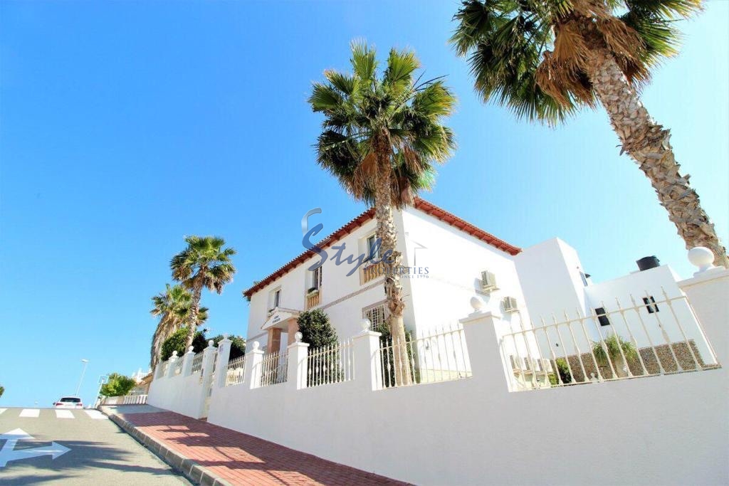 Se Vende Villa con vistas al mar en Cabo Cervera, La Mata, Torrevieja, Costa Blanca. ID: D3887