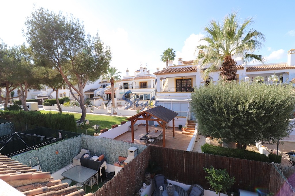 Buy duplex with private garden in Costa Blanca close to golf in Villamartin. ID: 4666