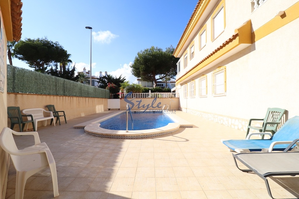 Buy duplex with private garden in Costa Blanca close to golf in Villamartin. ID: 4666