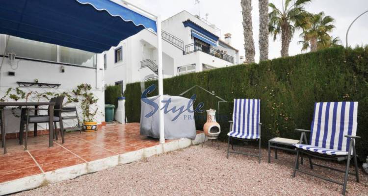 Buy ground floor bungalow with private pool and garden in Costa Blanca close to golf in Villamartin. ID: 4676