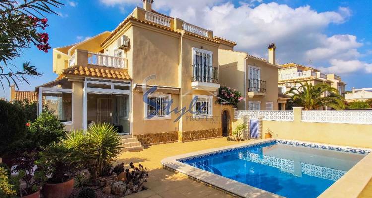 Se Vende Villa con vistas al mar en La Mata, Torrevieja ID: 3778