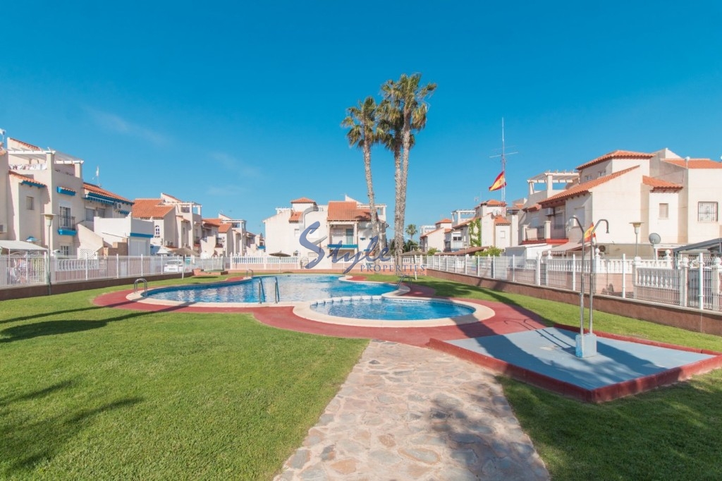 Buy bungalow with pool close to the sea in Playa Flamenca, Orihuela Costa. ID: 4682