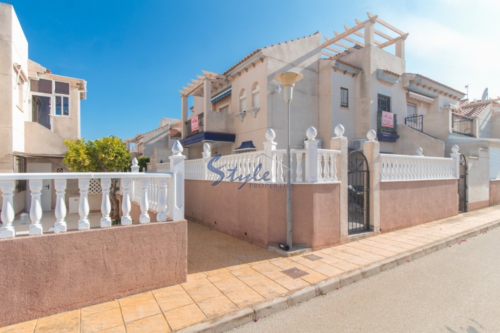 Buy bungalow with pool close to the sea in Playa Flamenca, Orihuela Costa. ID: 4682