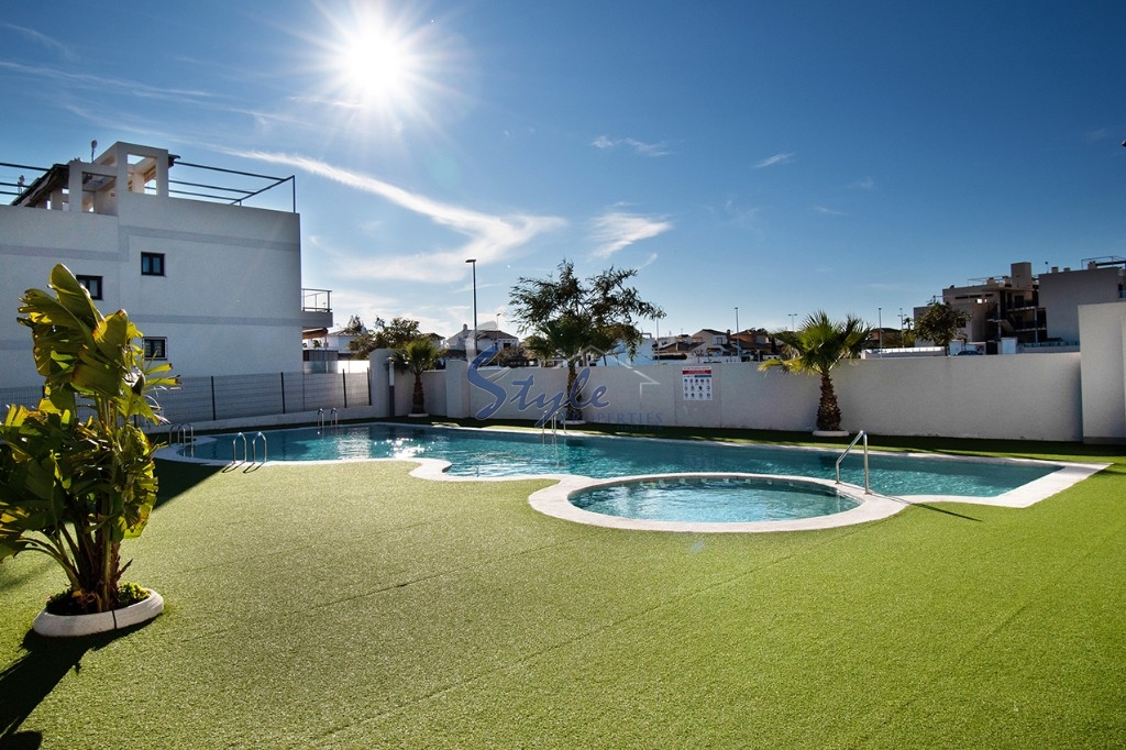 Buy bungalow with pool close to the sea in Mil Palmeras, Orihuela Costa. ID: 4685
