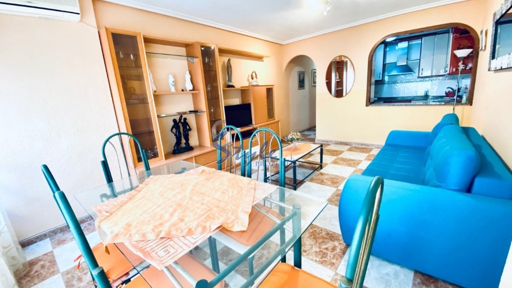 Buy apartment close to the sea in Torrevieja, Costa Blanca, 150 meters from the “Playa Acequion”beach. ID: 4686