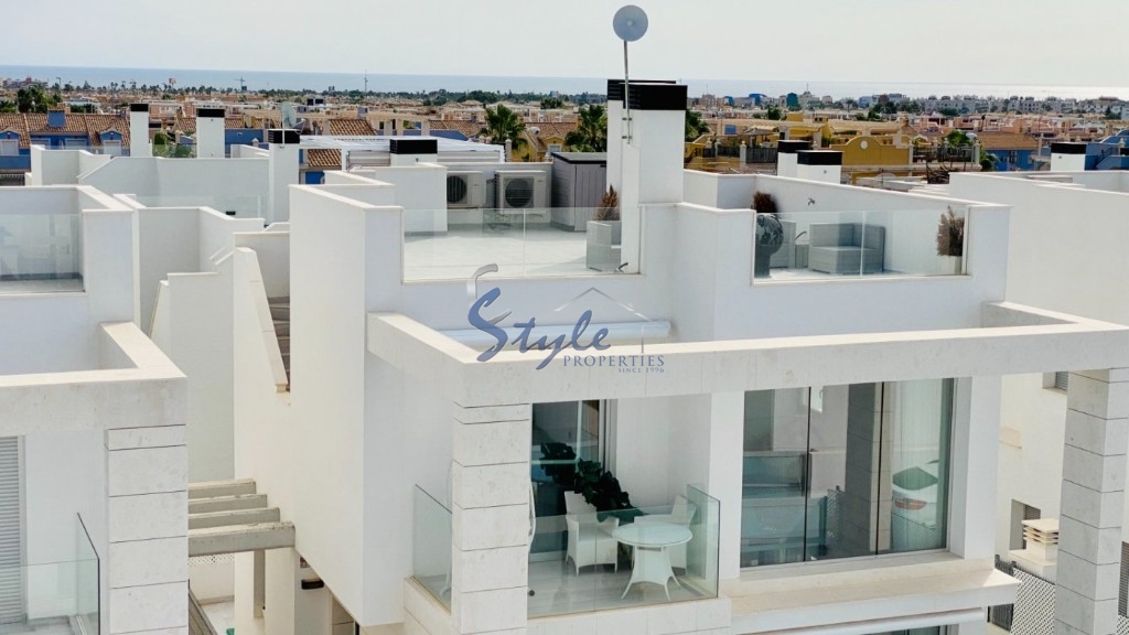 Buy Villa with pool in Costa Blanca close to sea in Lomas de Cabo Roig, Orihuela Costa. ID: 4687