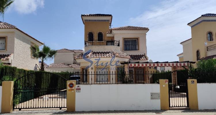 Comprar Villa en Guardamar del Segura, Costa Blanca. ID: 4691