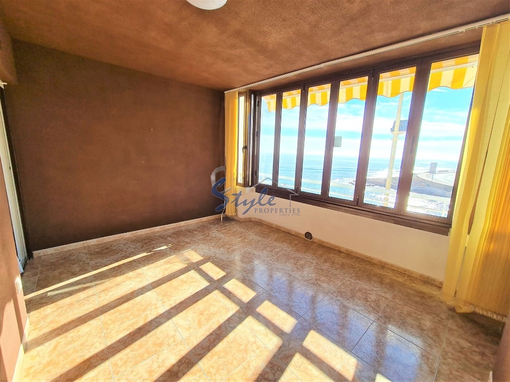 Buy apartment first line to the sea in Torrevieja, Costa Blanca. ID: 4692