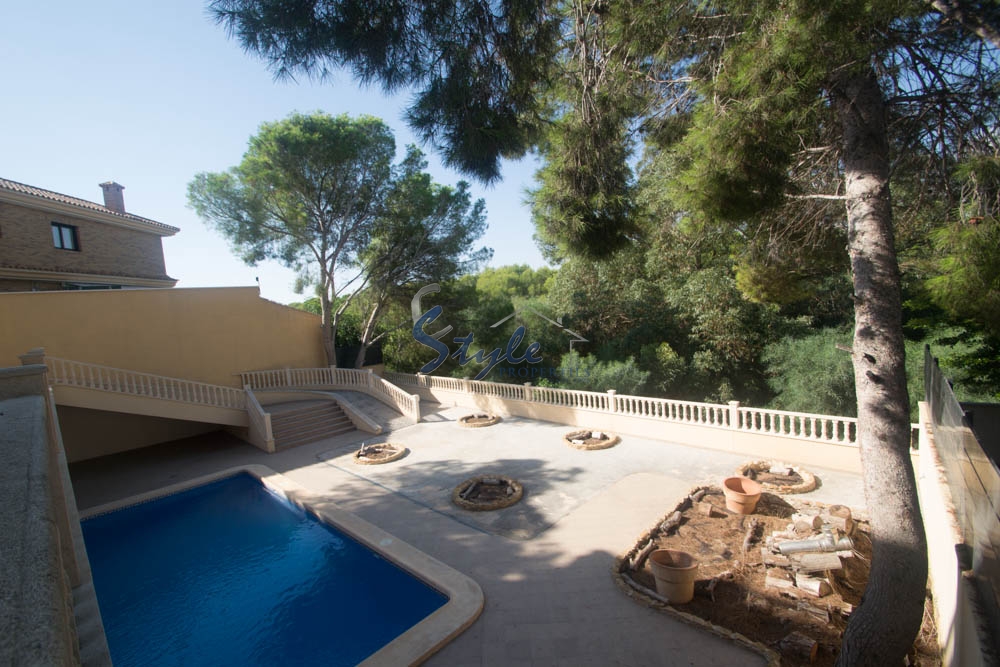 Buy villa in Montemar, Campoamor close to sea. ID 4695