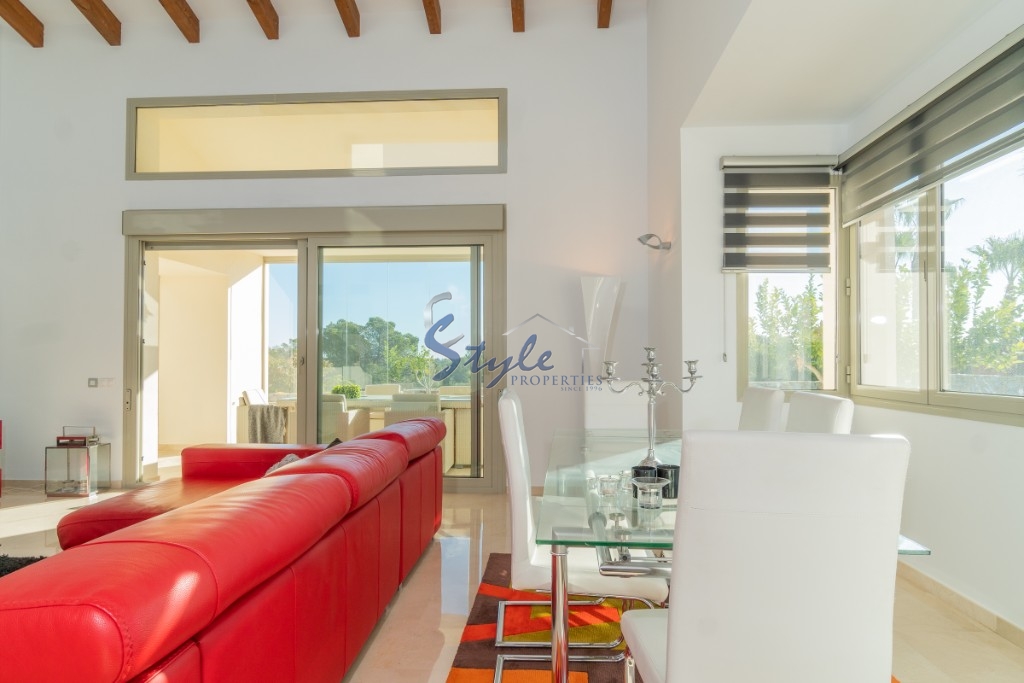 Resale - Villa - Las Colinas