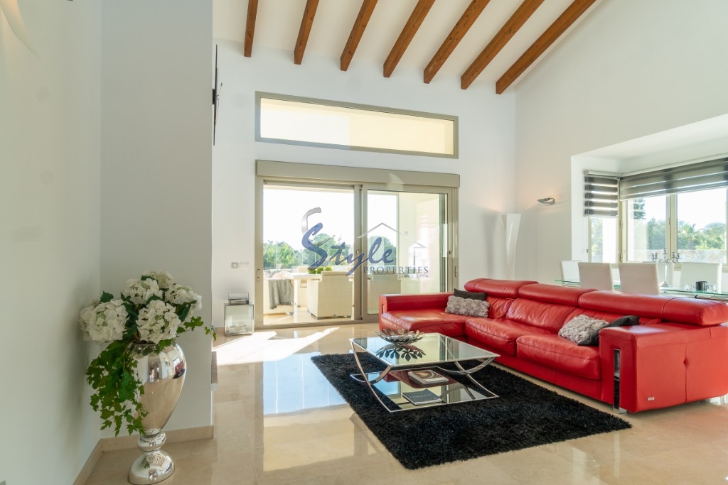 Buy luxury stylish villa with garden, in Las Colinas Golf & Country Club, Villamartín, Orihuela Costa. id 4704