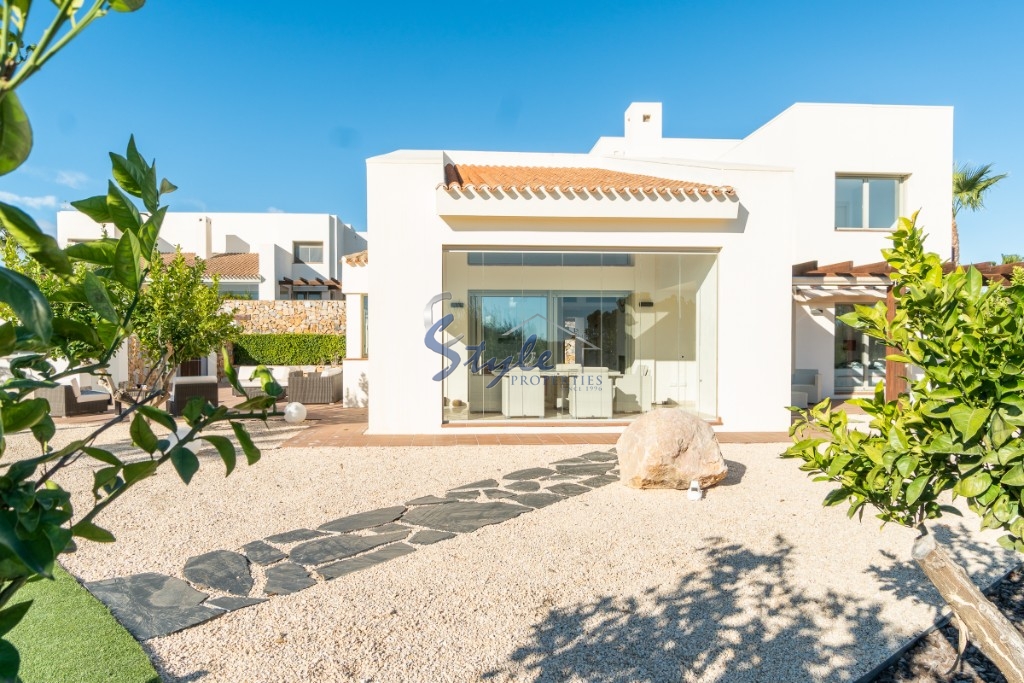 Resale - Villa - Las Colinas