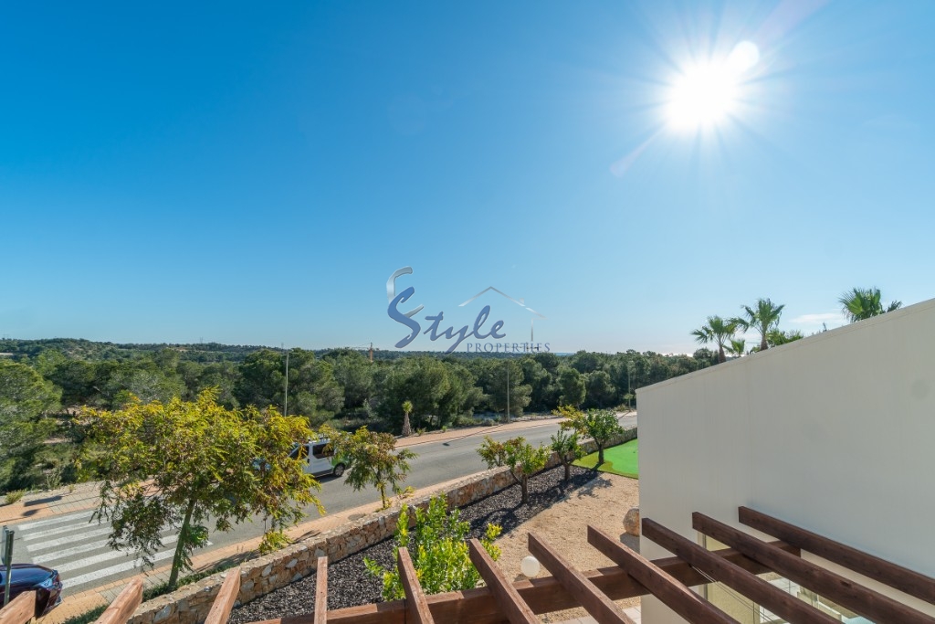 Resale - Villa - Las Colinas