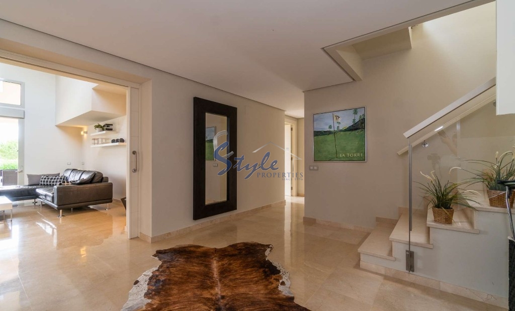 Resale - Villa - Las Colinas