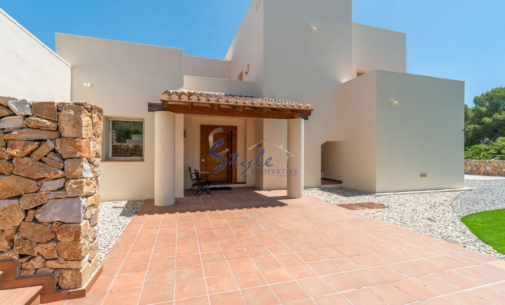 Resale - Villa - Las Colinas