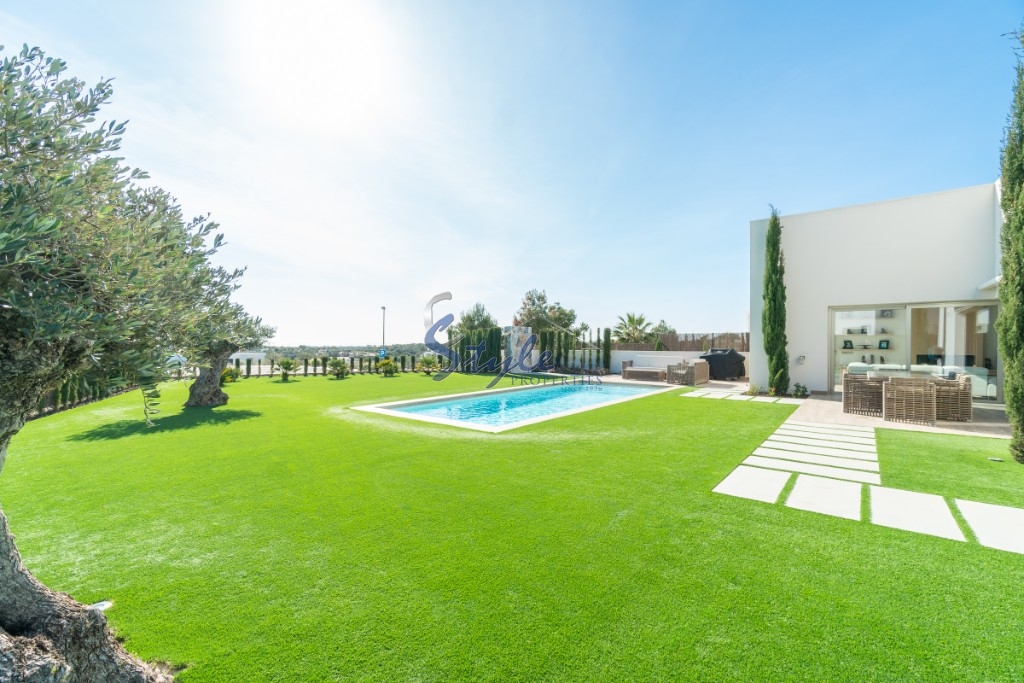 Resale - Villa - Las Colinas