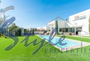 Comprar villa de lujo con zonas ajardinadas y piscina en Las Colinas Golf & Country Club, Villamartín, Orihuela Costa. id 4707